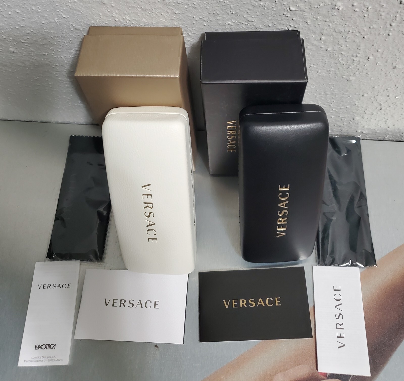 VERSACE Black & White Leather Hard CLAMSHELL MEDIUM Eyeglasses CASES: NEW