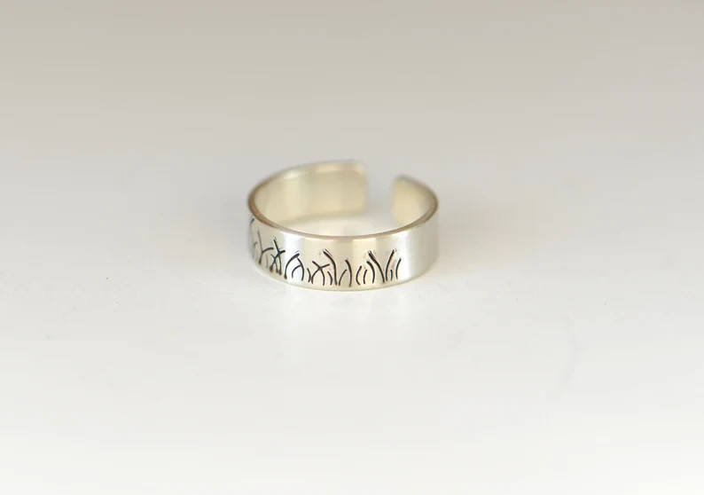 Sterling silver toe ring with hand stamped grass pattern - handmade