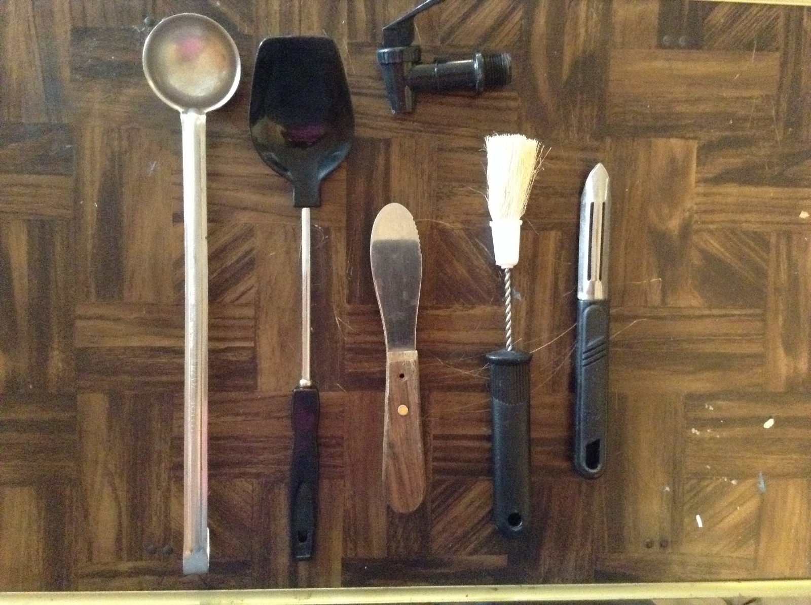 Miscellaneous kitchen utensils