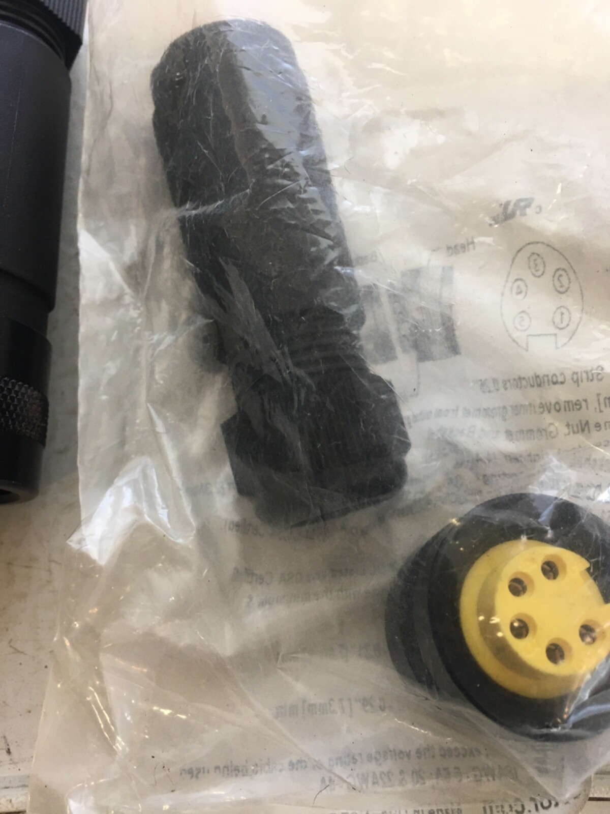 EFECTOR L34121 connector (bin37)
