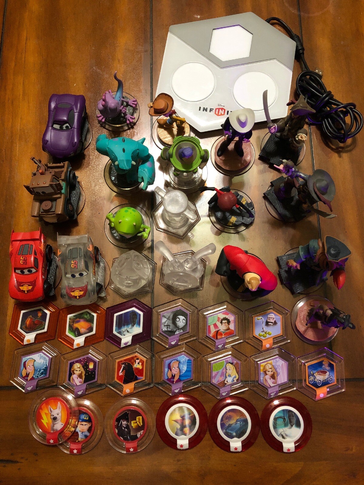 Disney Infinity Portal & Lot of 39 pcs Monsters Incredibles Pirates Cars Figures