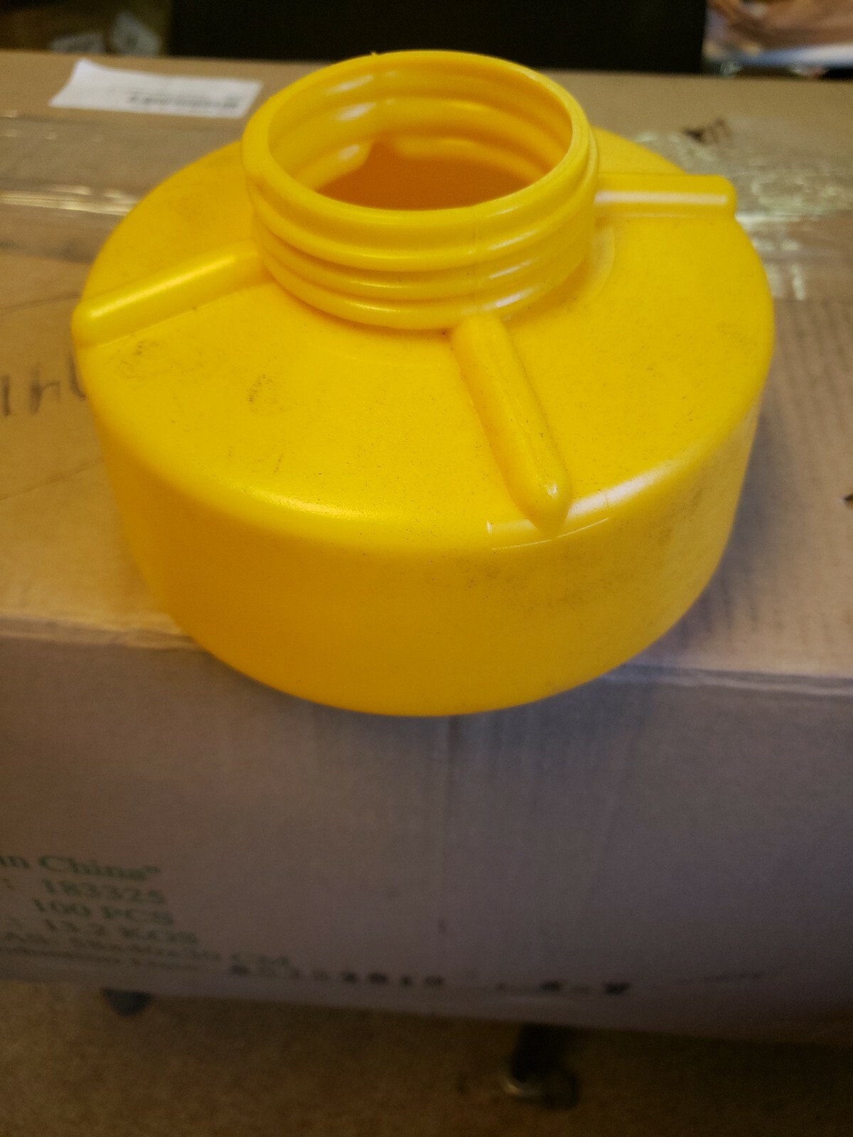 (2 PC LOT) DAYE 183325 INDUSTRIAL LABORATORY CONTAINER WITH NO LID