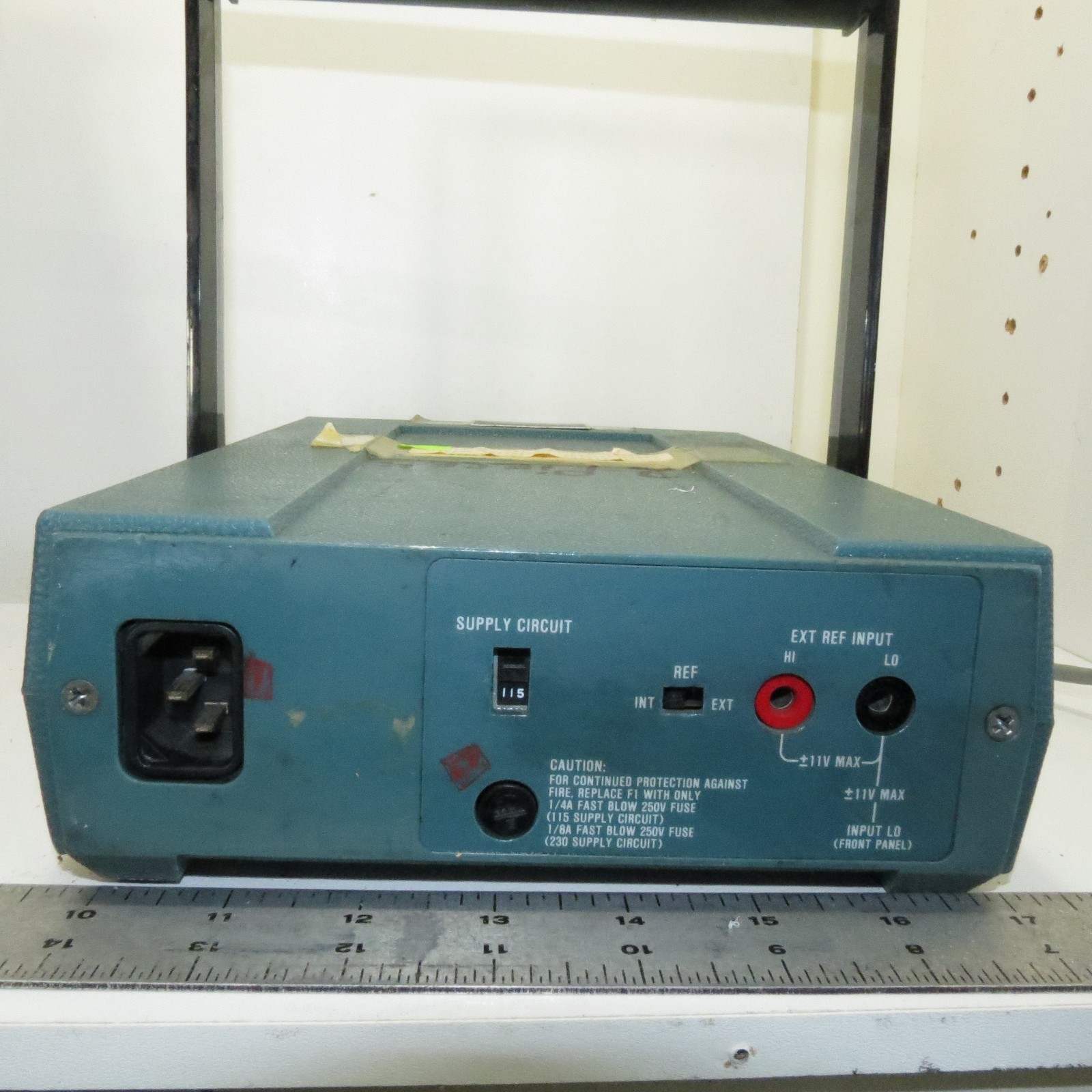 Fluke 8800A Digital Bench Mount Voltmeter 115/230VAC DC AC Voltage