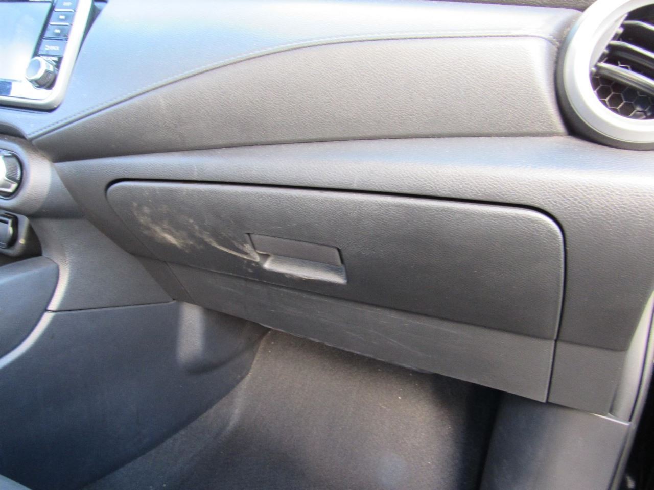VERSA     2021 Glove Box 1103581