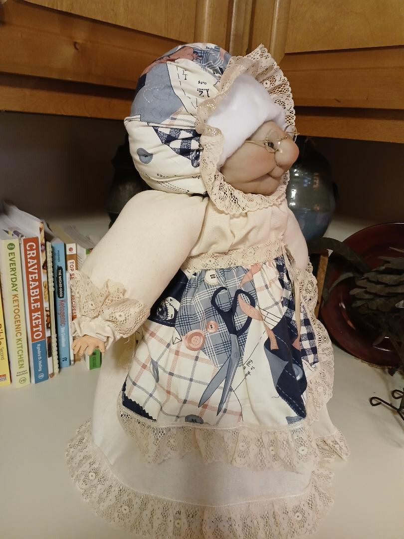 Soft Sculptured 23" Free Standing Grandma Sewing Themed NO BASKET