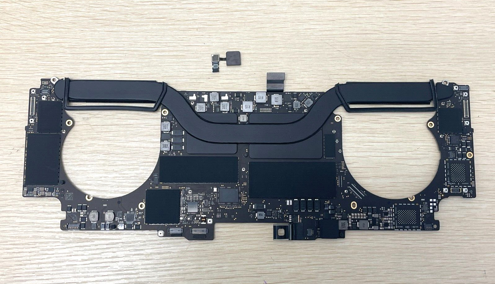 Apple MacBook Pro 16" A2141 2019 Logic Board i7 2.6GHz 16GB 512GB 820-01700-A