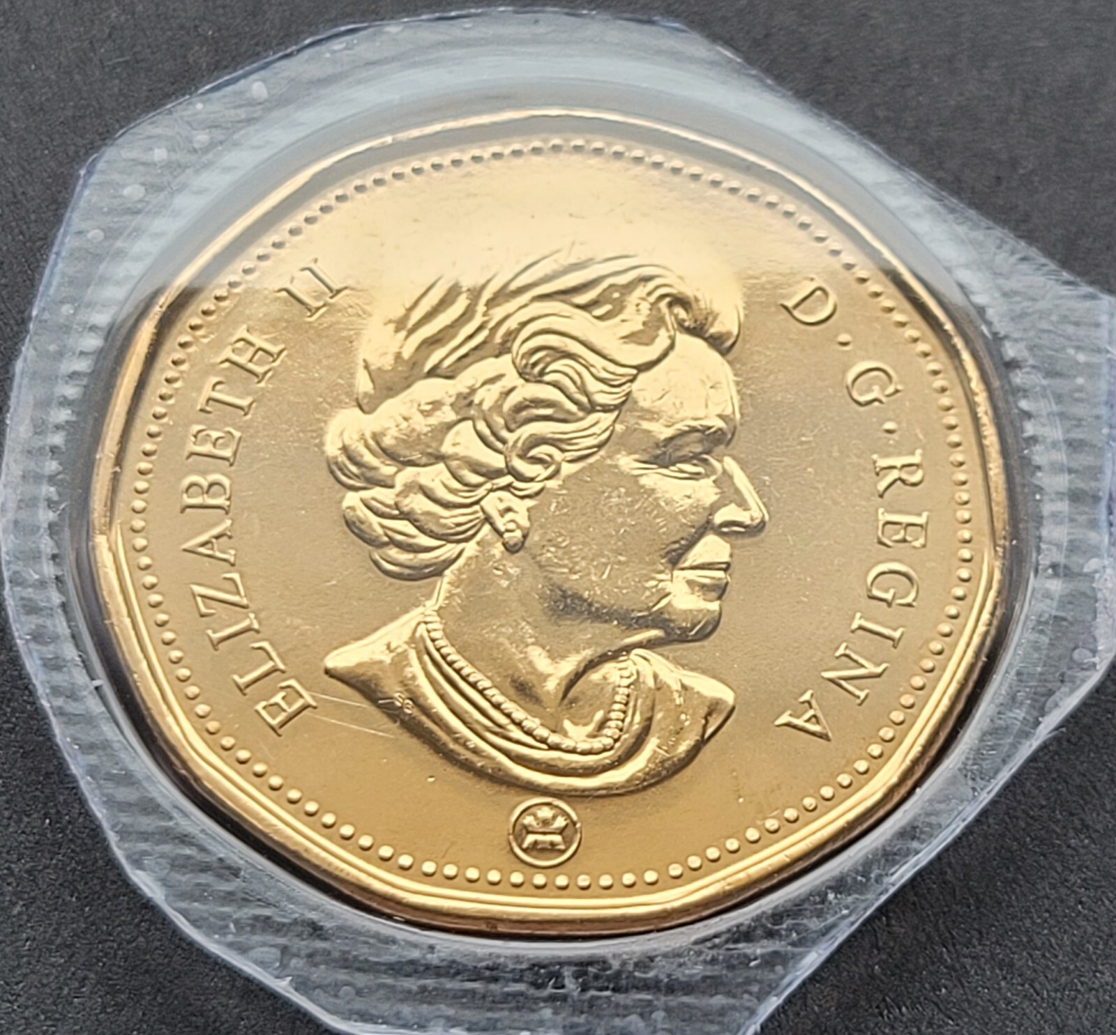 ***  CANADA   LOONIE  2012  OLD  VERSION  *** SEALED  FROM  MINT  SET  ***