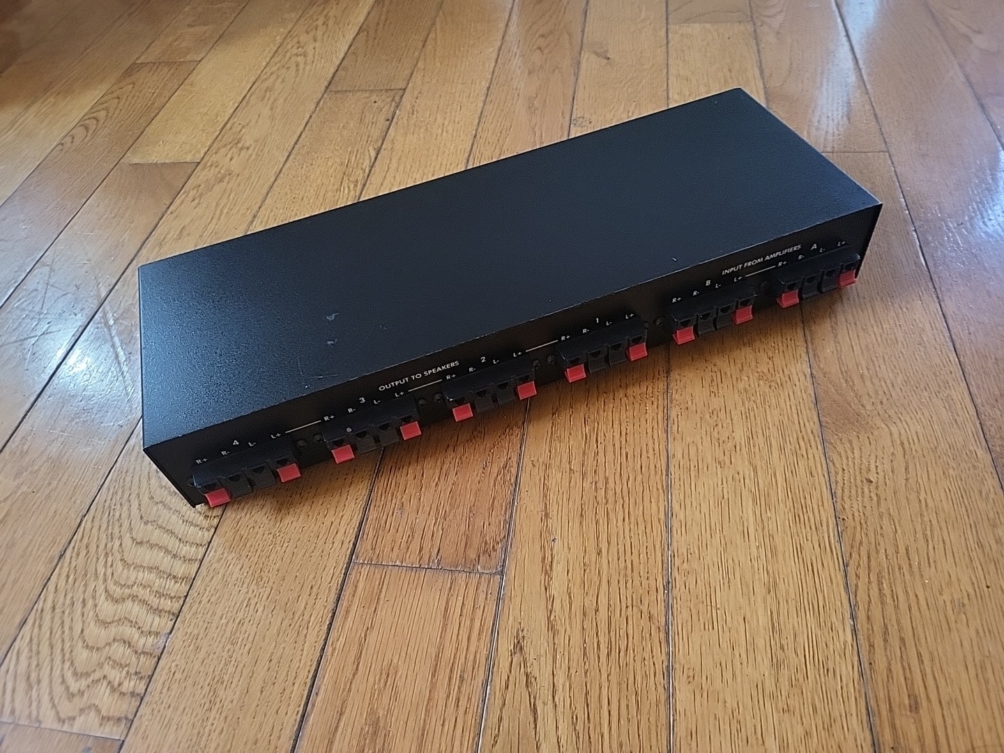 Omnimatic 2 Channel Speaker Selector Switch Splitter 8 Total Speaker Hookup