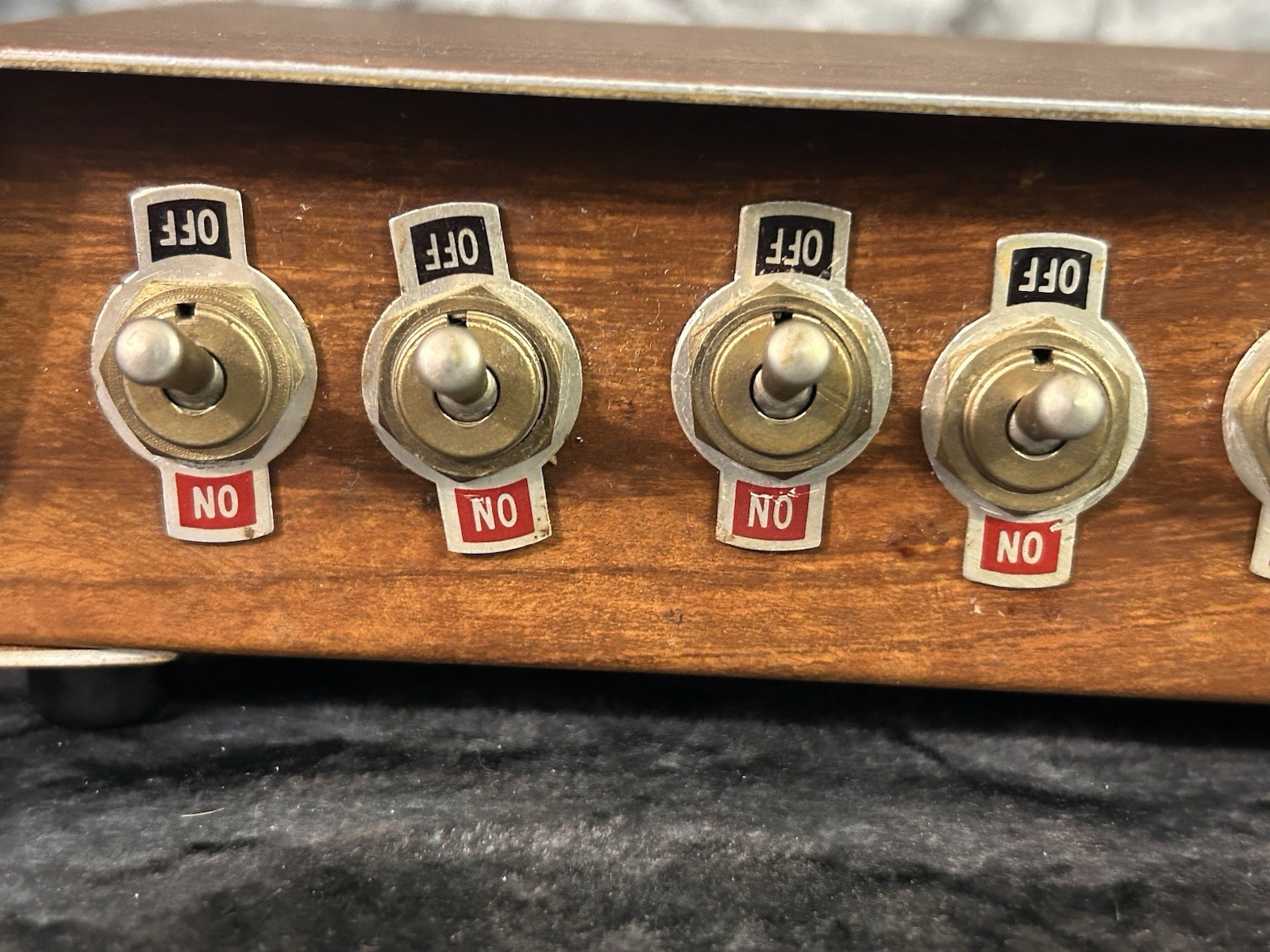6 Switch Stereo Loop Lopping Box