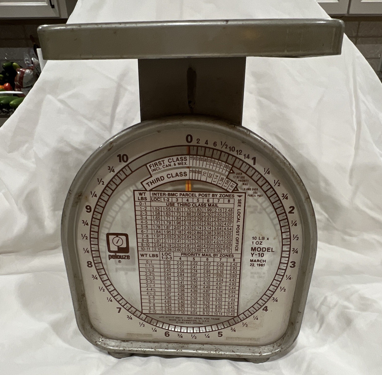 Pelouze Y-10 Mechanical Postal Tabletop Scale with Postal Calculator