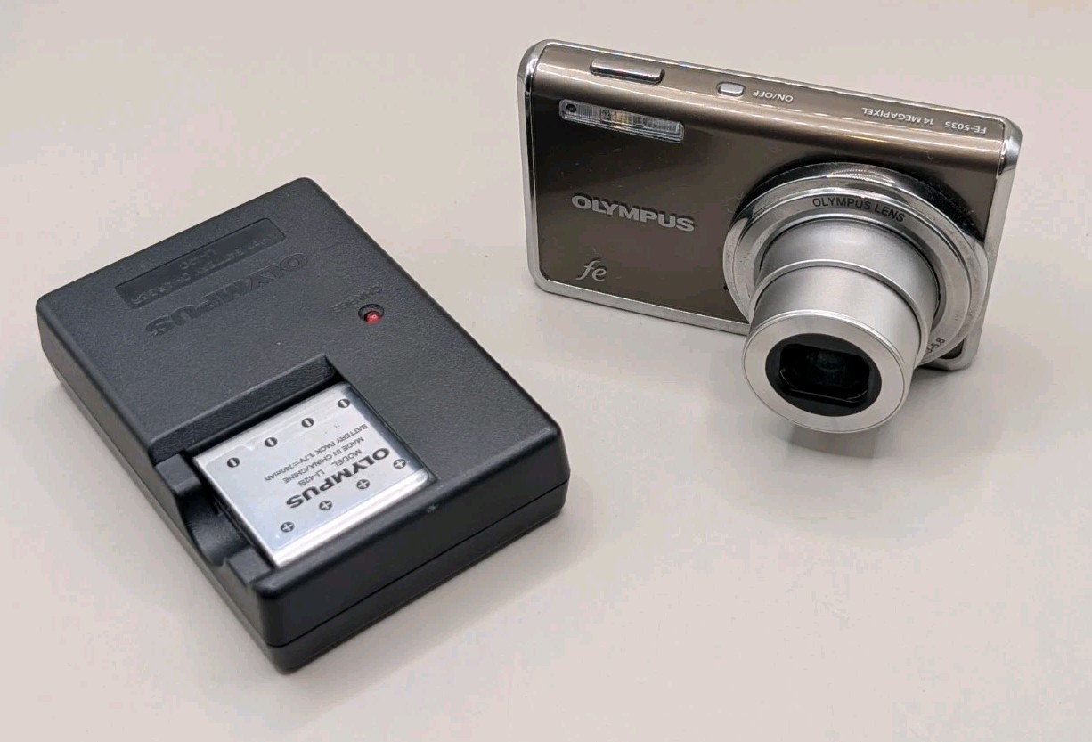 Olympus FE-5035 14.0MP Compact Digital Camera, Charger & Spare Battery