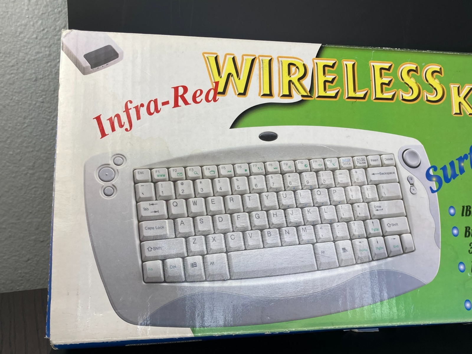 Chicony Electronics Keyboard KB-0005 BEI Wireless Infra-Red Vintage Computer