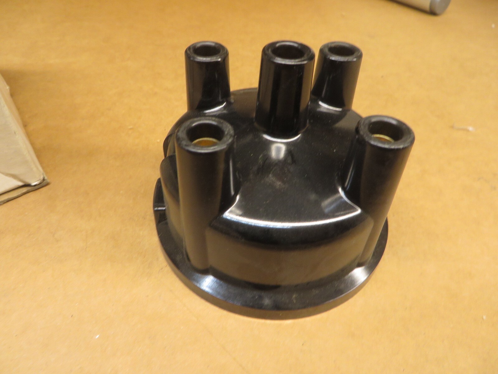 DISTRIBUTOR CAP # RB908 (# RB9080) vintage new N O S fits VW VOLKSWAGEN BUG, BUS