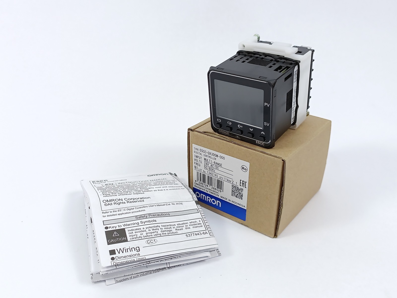 OMRON E5CC-QX3D5M-000 Temperature Controller