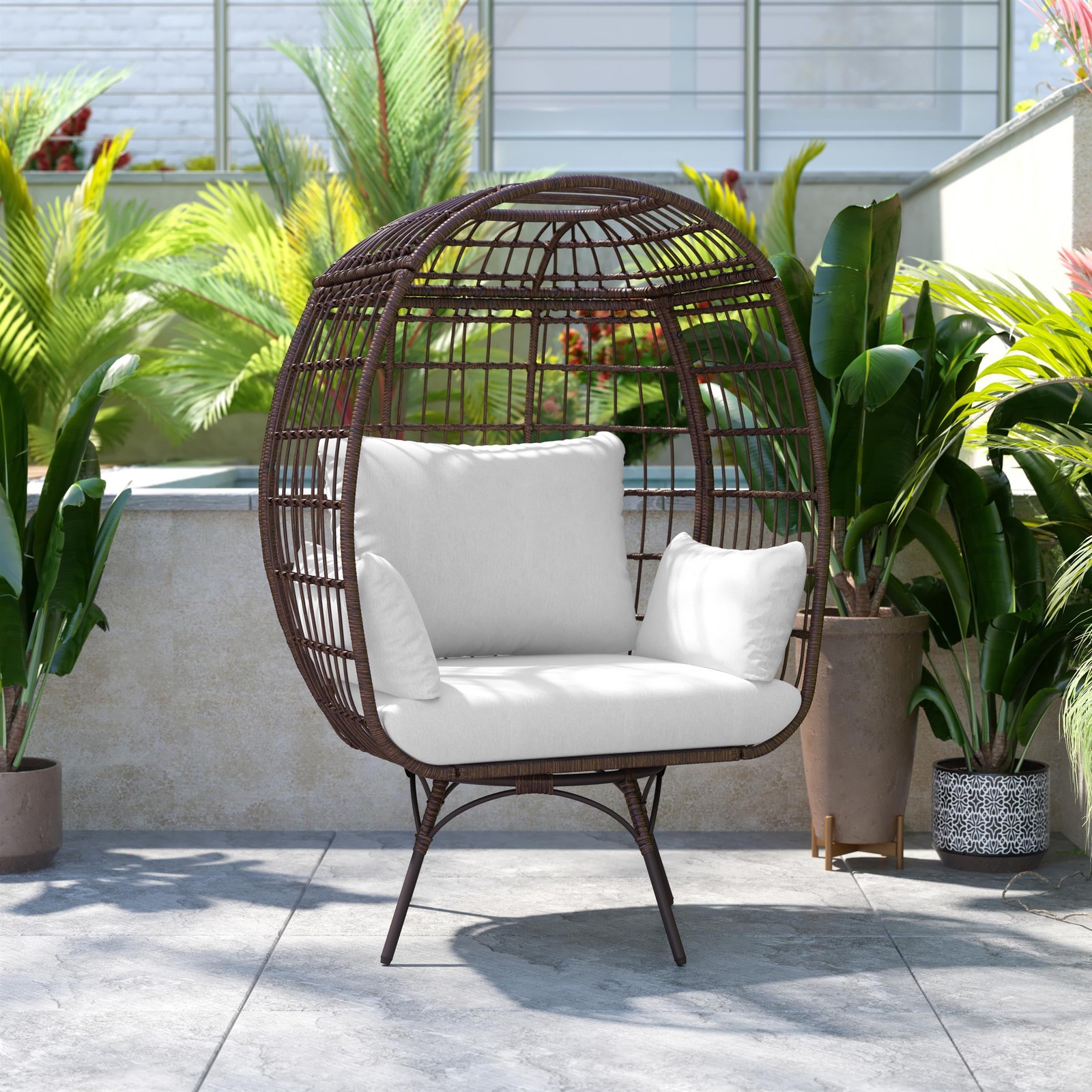 Commercial Indoor/Outdoor Wicker Swivel Lounge Chair with 4 Cushions in Brn/Crm