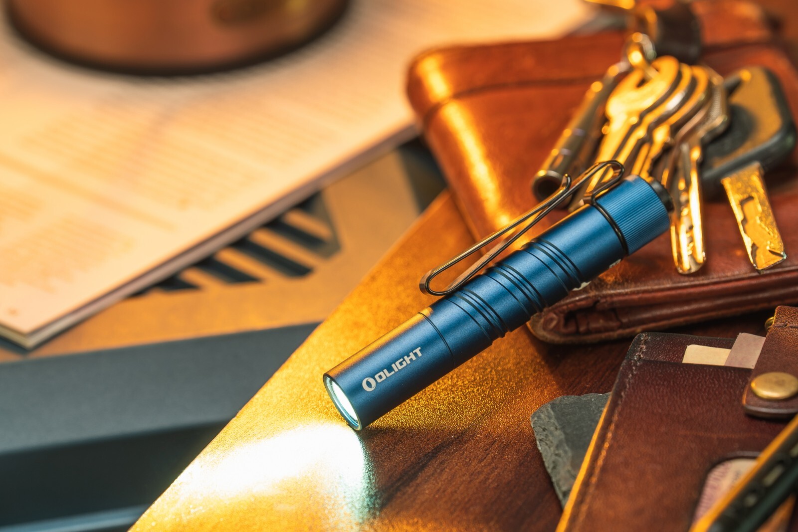Olight I3T 2 EOS Midnight Blue Dual-Output Tail Switch Flashlight, 200/300 Lume