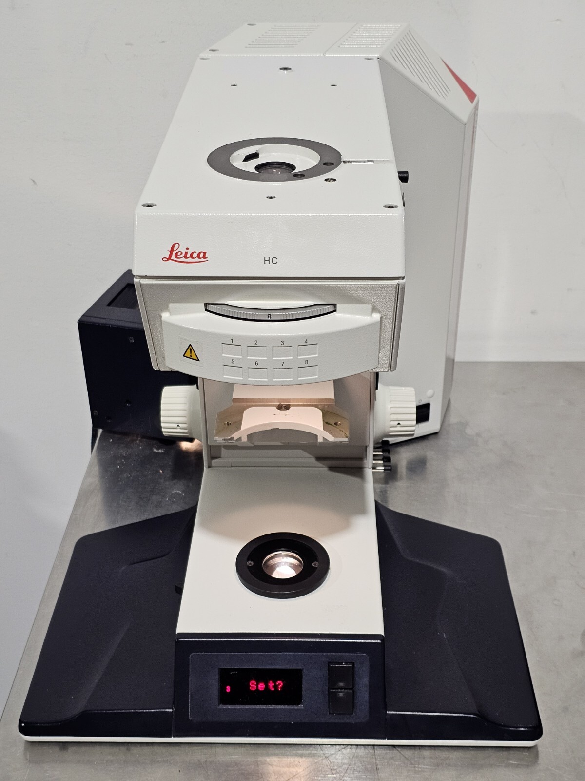 Leica DMRE HC Microscope Stand Type 020-525.025
