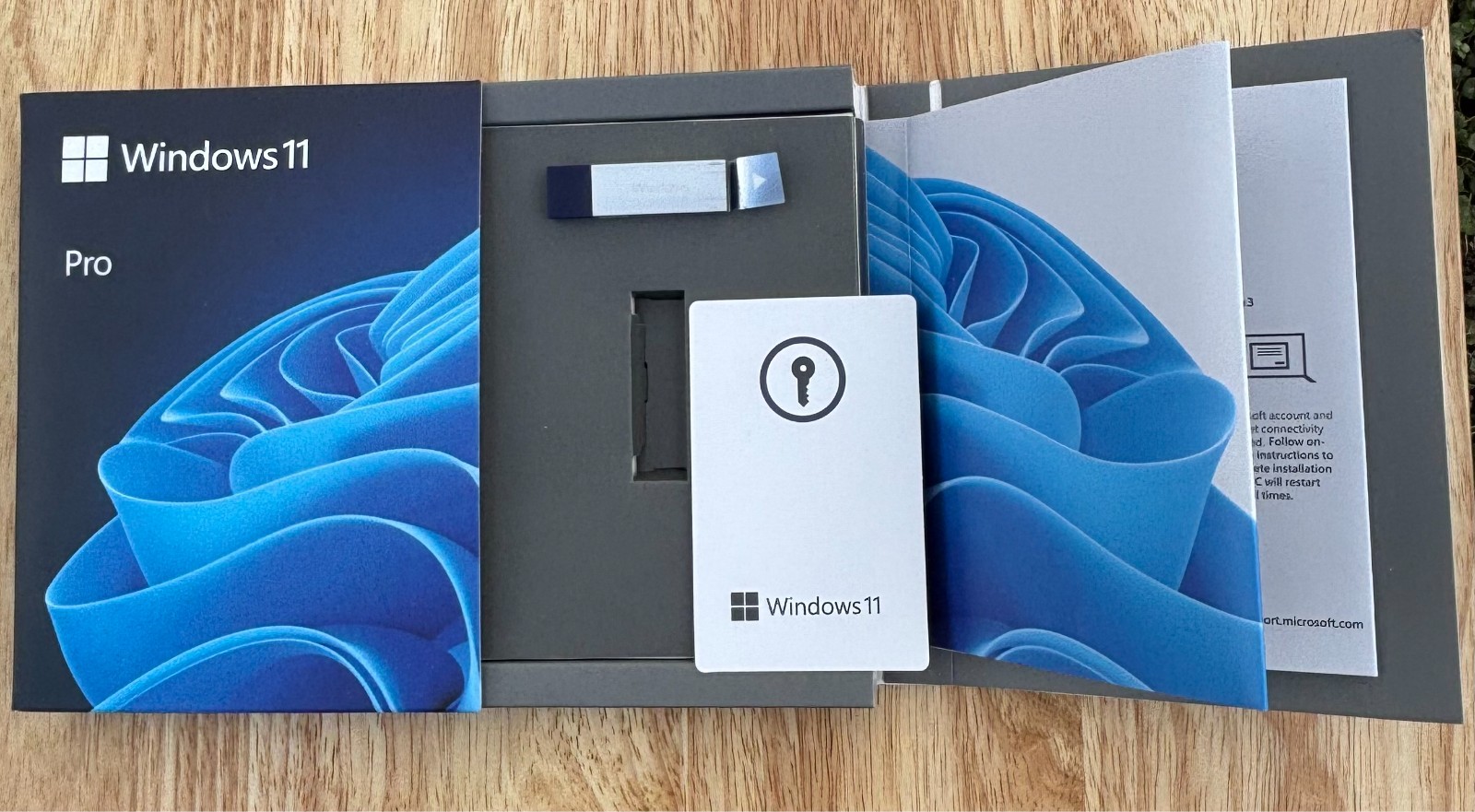 Microsoft Windows 11 Professional– Retail Box with USB Installer Lifetime Licene