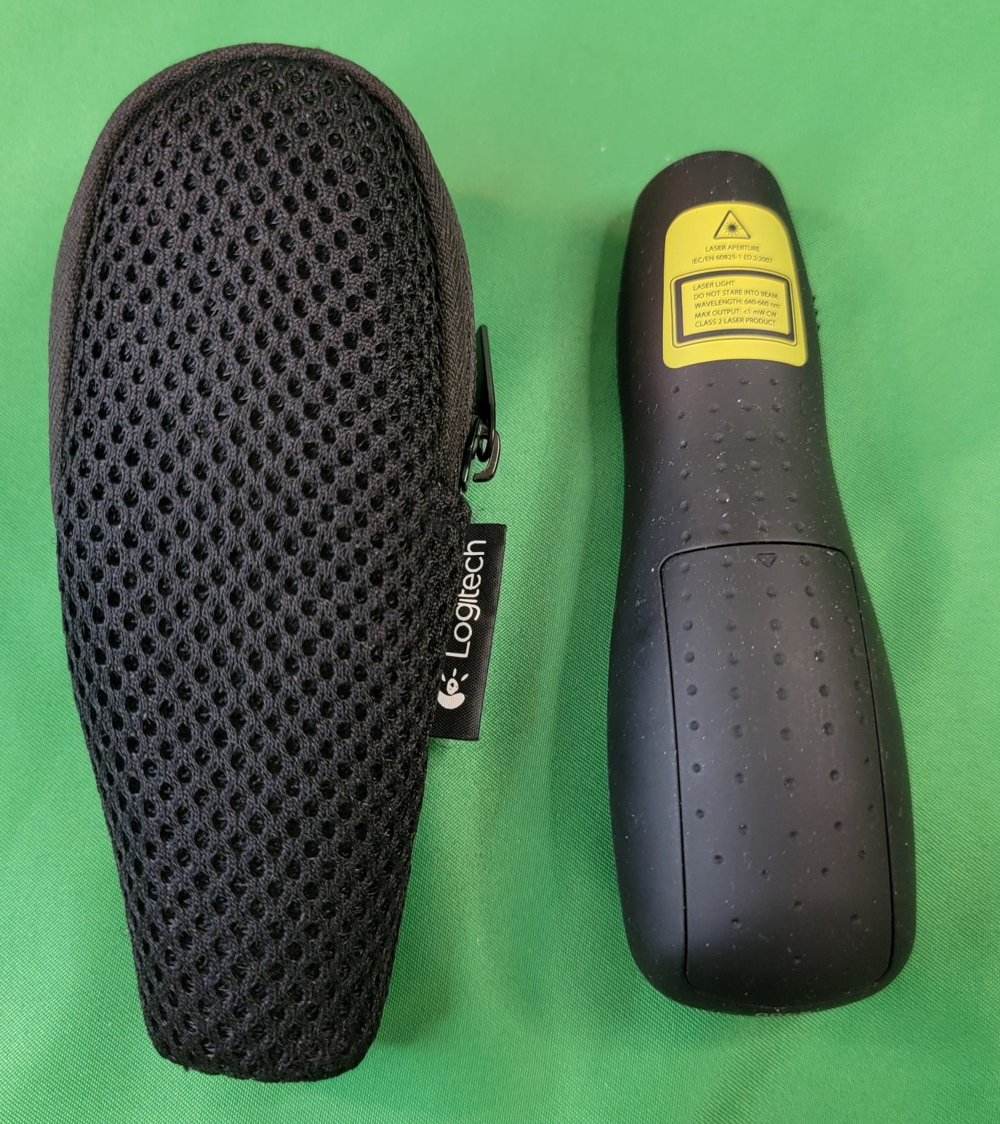 Logitech R400 LCD Presentation Laser Pointer Remote W/ Dongle / Case TESTED