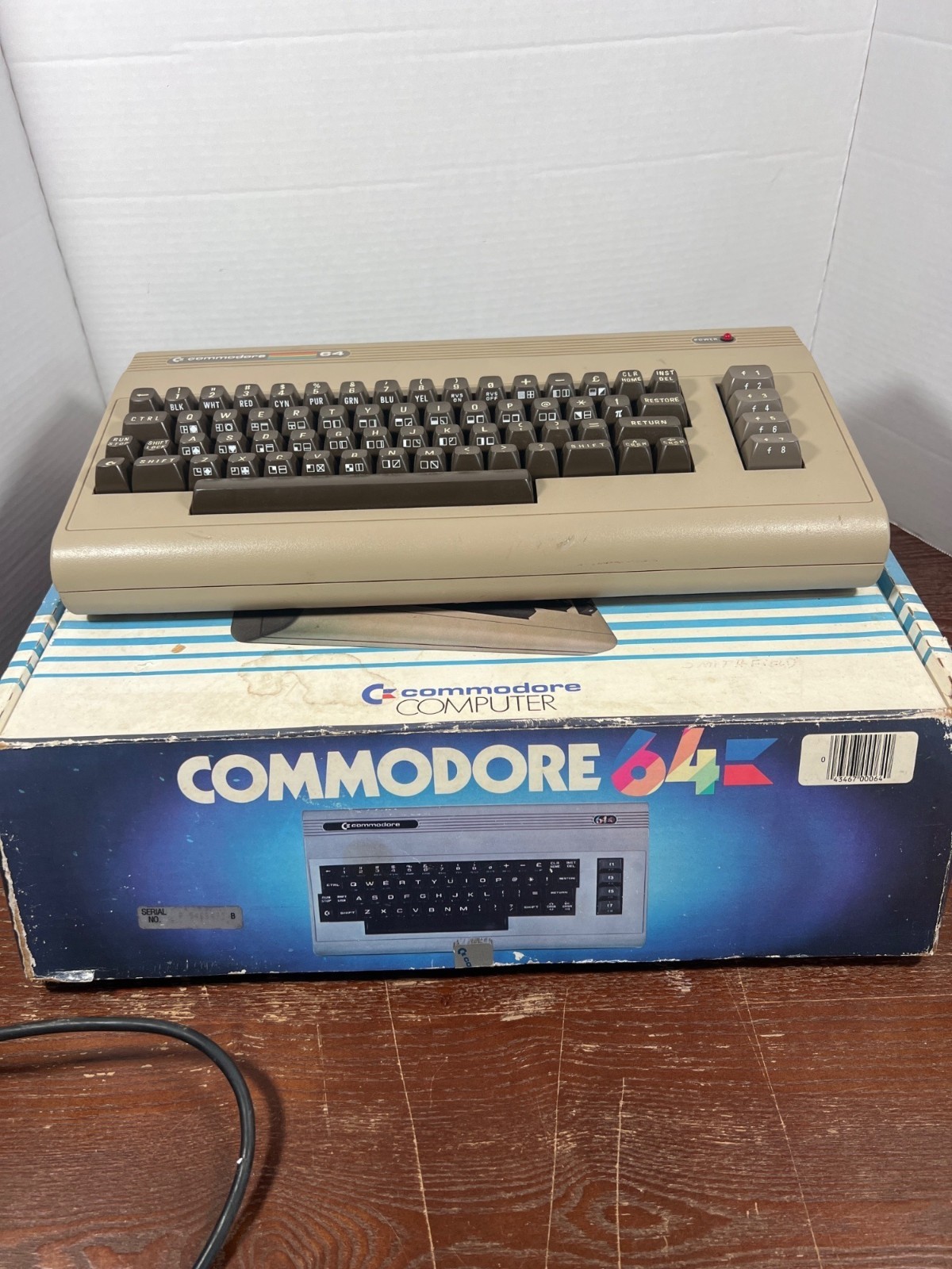 Commodore 64 Vintage Computer With Power Supply & Original Box Tested