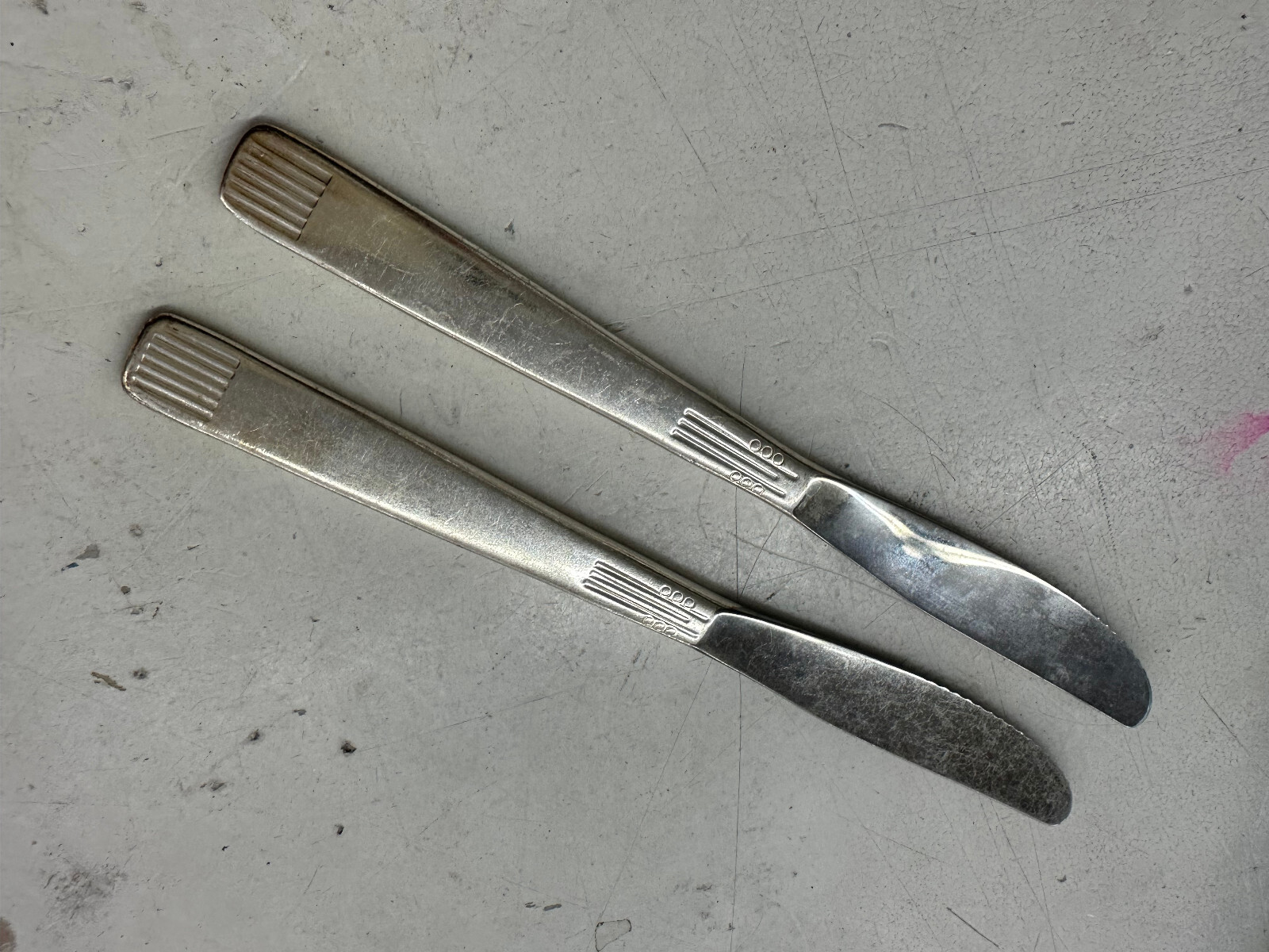 2 Modern Solid Dinner Knives Oneida Silver Silverplate 1956 Skyline 8 3/8"