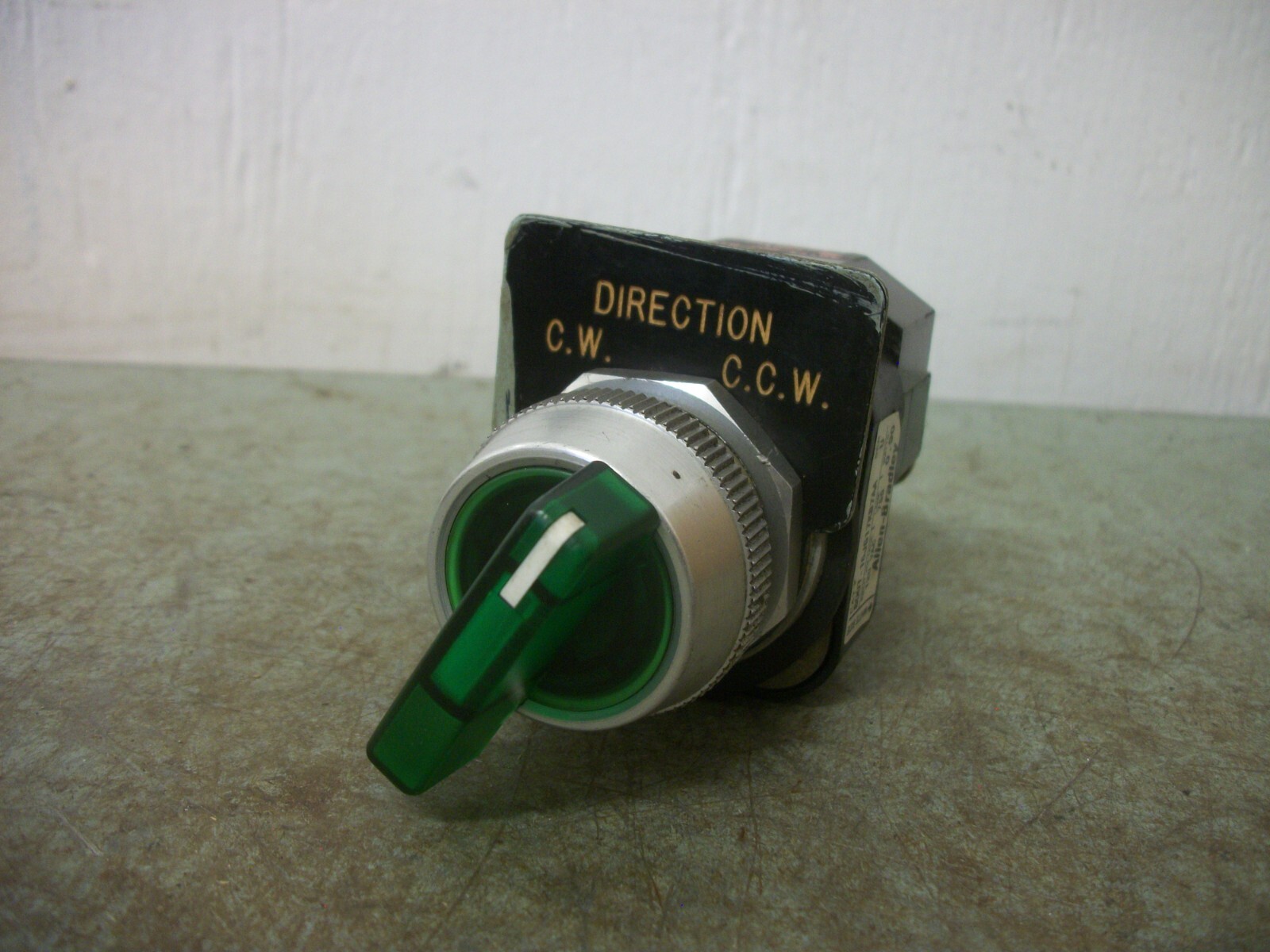 ALLEN-BRADLEY 3-POS MAIN GREEN ILLUMINATED SELECTOR SWITCH 800T-16JG17KB7AA 120V