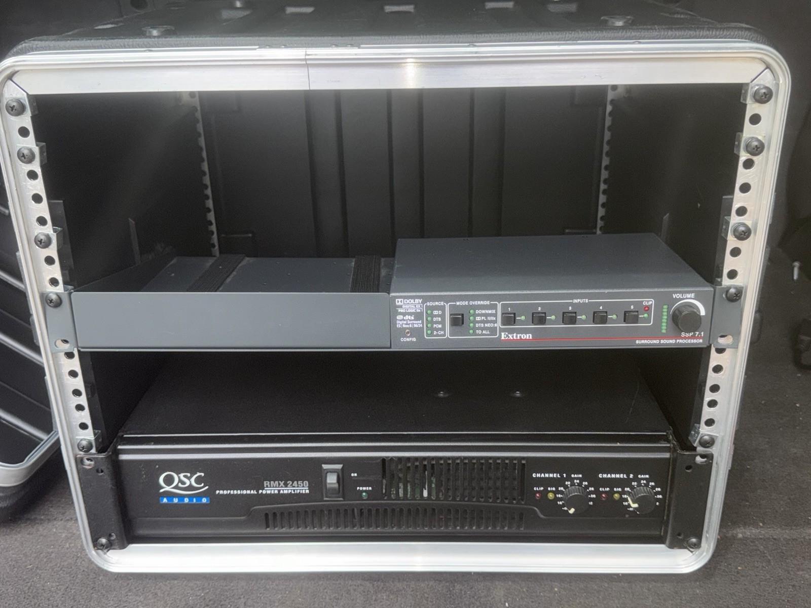 QSC RMX 2450 Power Amplifier + Extron SSP 7.1 Processor w/ SKB Rack Case