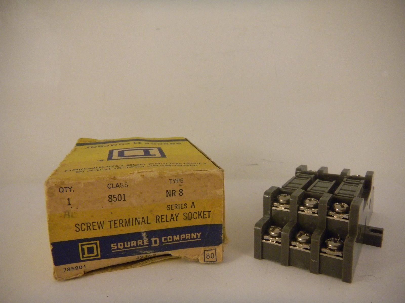 SQUARE D SCREW TERMINAL RELAY SOCKET 8501 NR-8 *NEW SURPLUS*