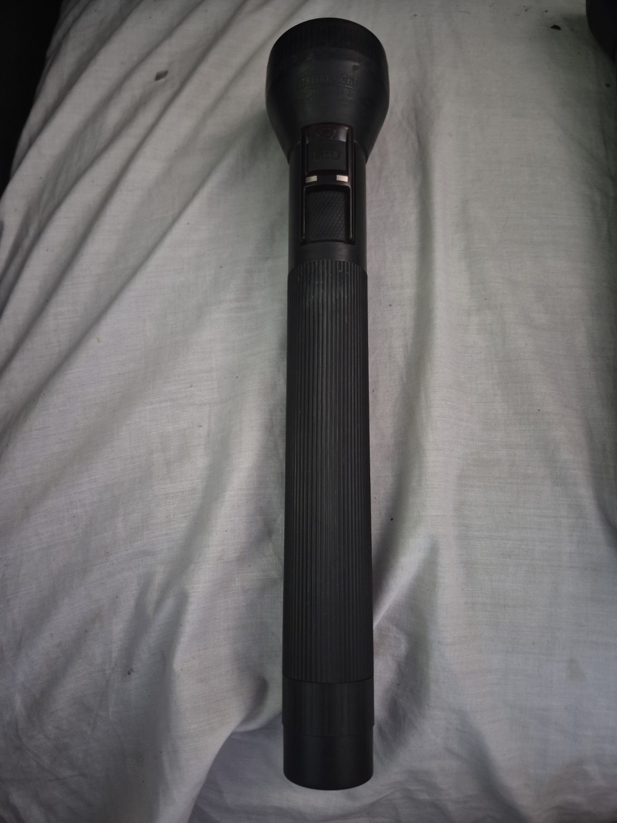 Streamlight 20XP- LED Flashlight Tested Working, No Battery Included.