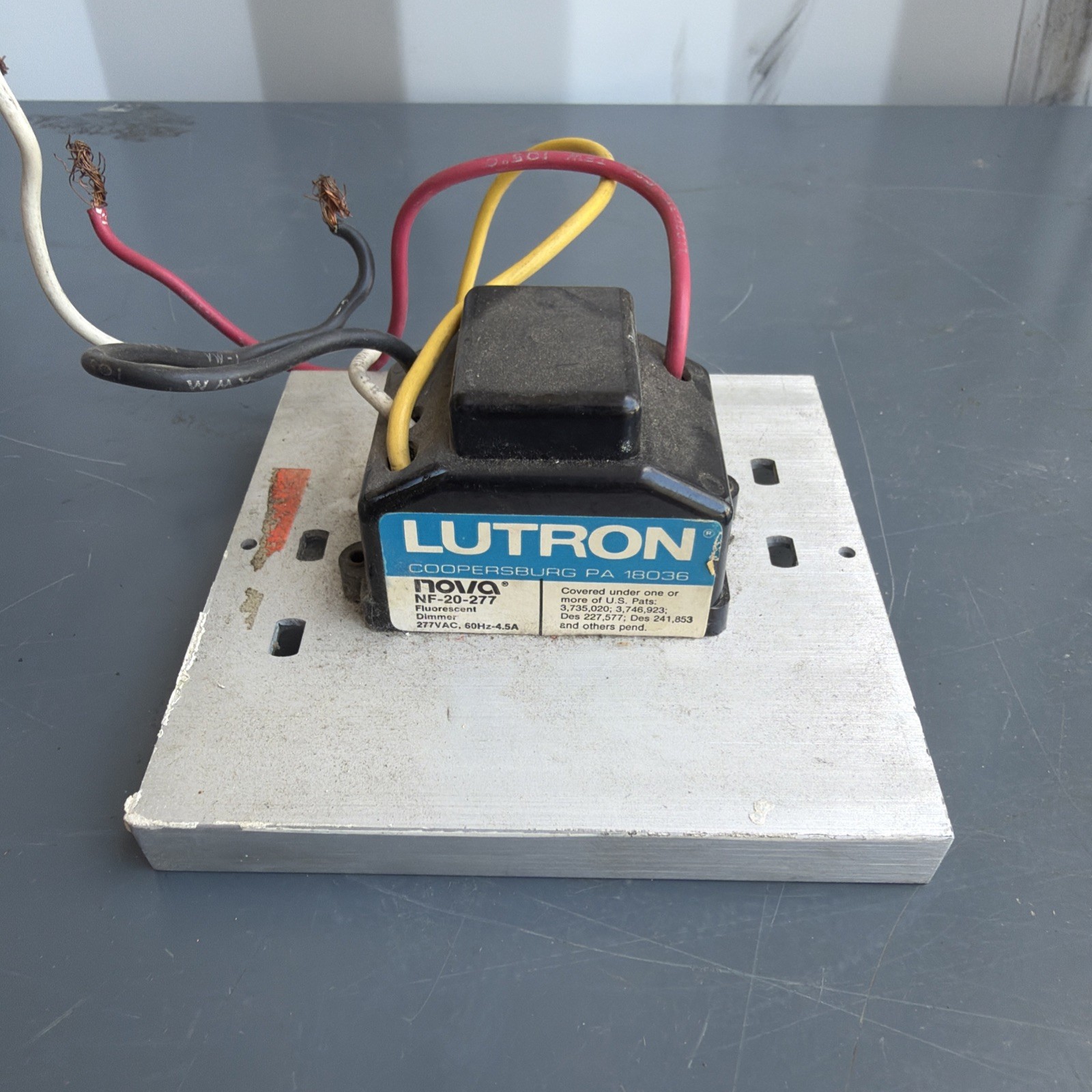 LUTRON NOVA NF-20-277 FLUORESCENT