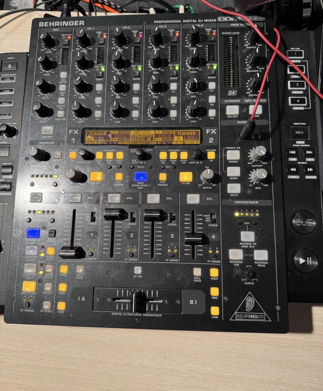 Behringer DDM4000 Professional 5-Channel Digital DJ Mixer w. Sampler & Effects