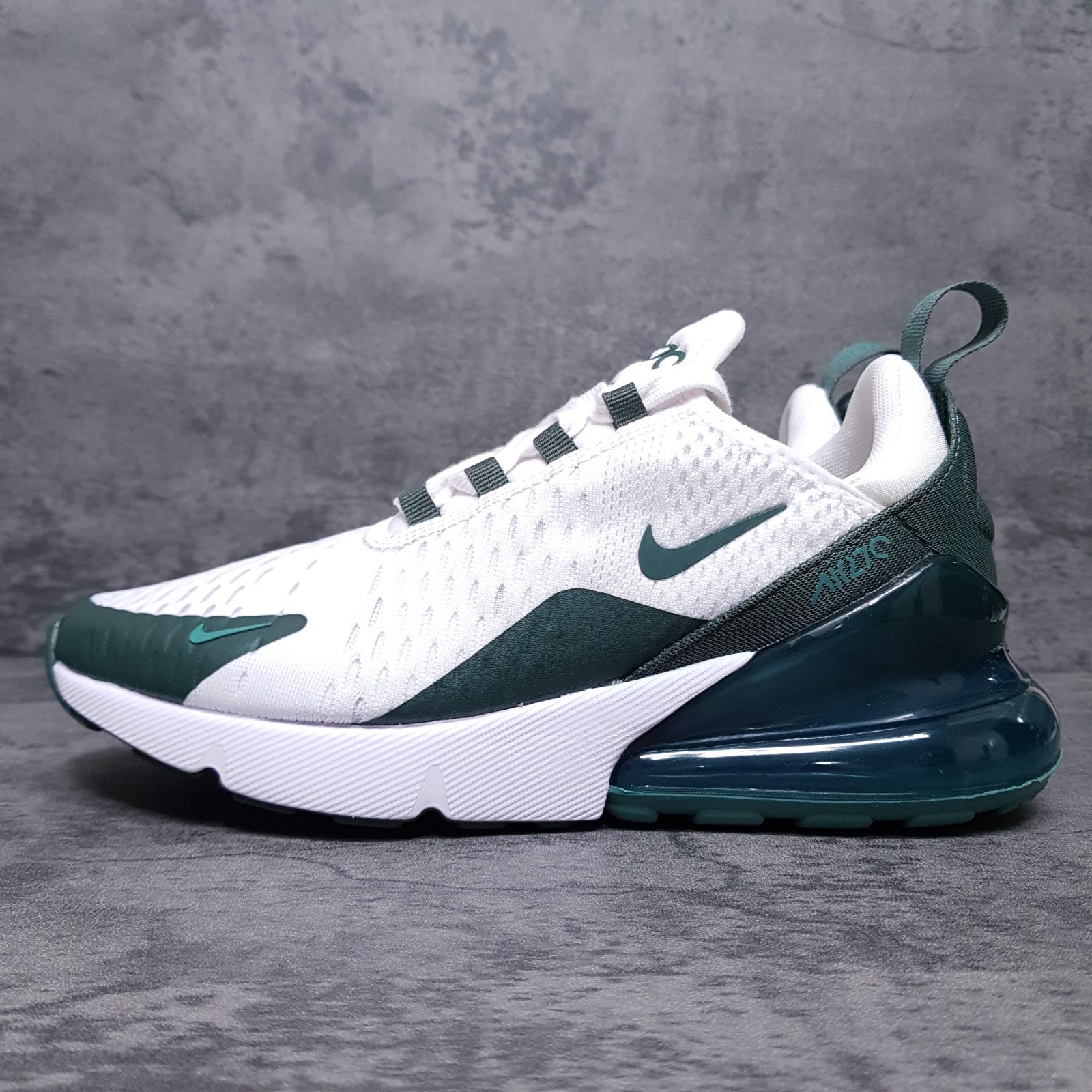 NIKE Air Max 270 Running Shoes Womens Size 7 White Vintage Green HQ3421-100 Nby