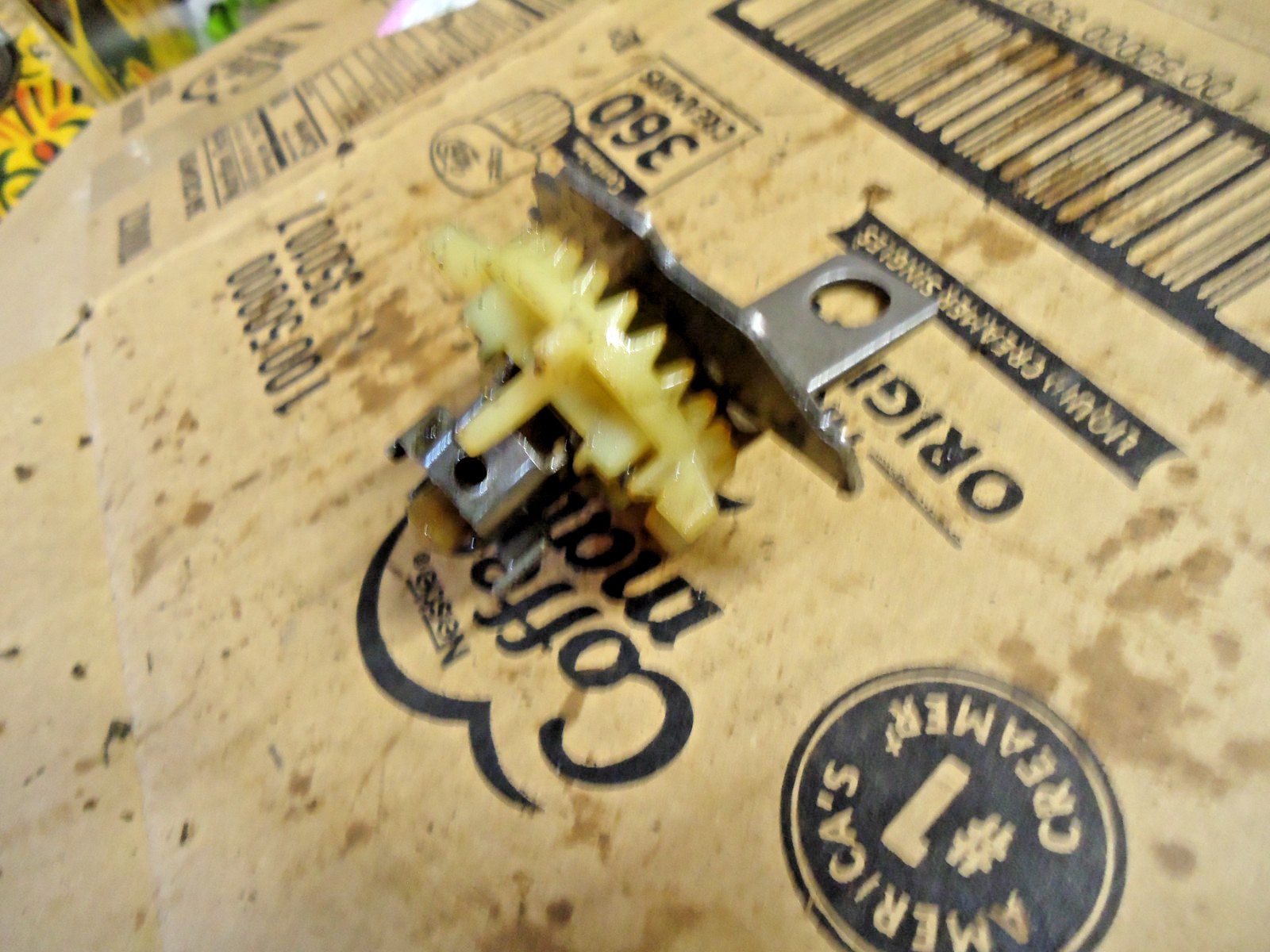 Briggs and Stratton Oil Slinger  assembly : 6.75HP 190CC