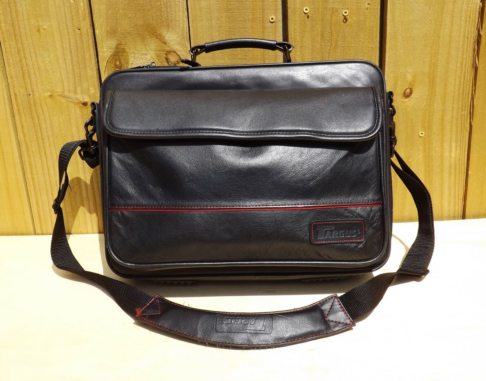 Targus CLN1 Travel Messenger Bag, Black 16" Briefcase Laptop