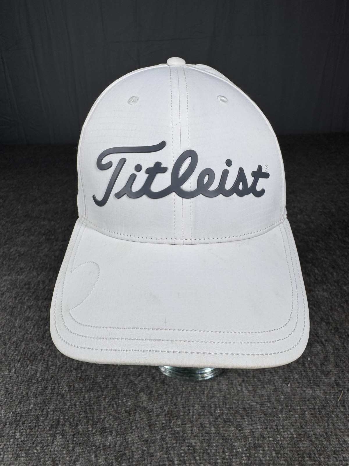 Titleist Golf Hat Adjustable Cap Mens Lightweight Sport Embroidered EUC Golf Cap