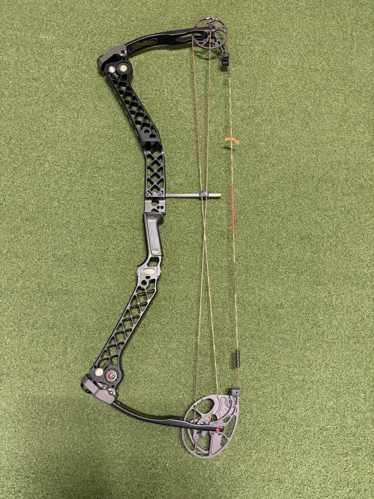 Mathews Conquest Triumph Compound Bow  RH 55-65lb 30” Excellent Condition!