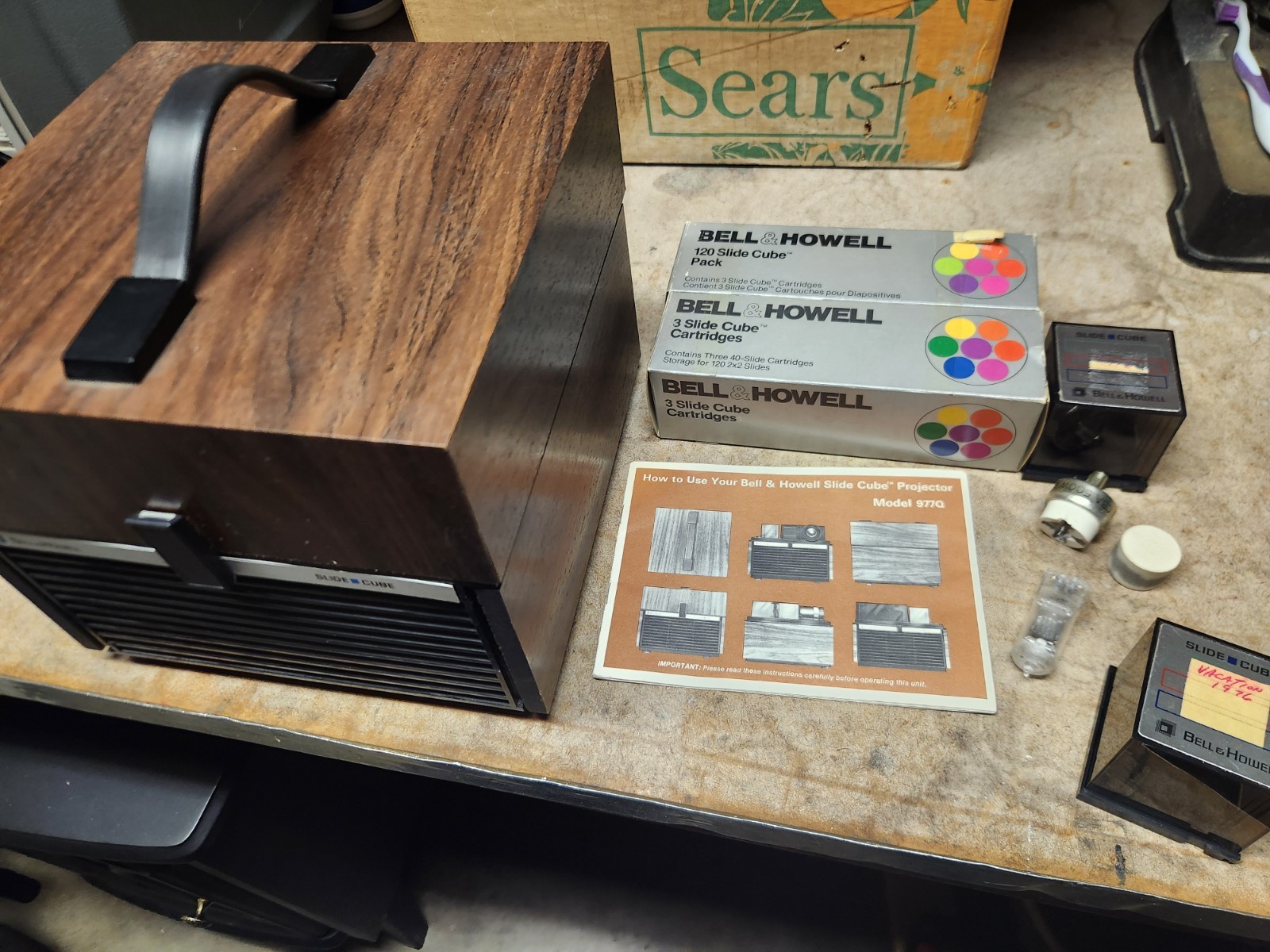 Bell & Howell Slide Cube Projector Model 977Q FOR PARTS OR REPAIR 1970's Vintage