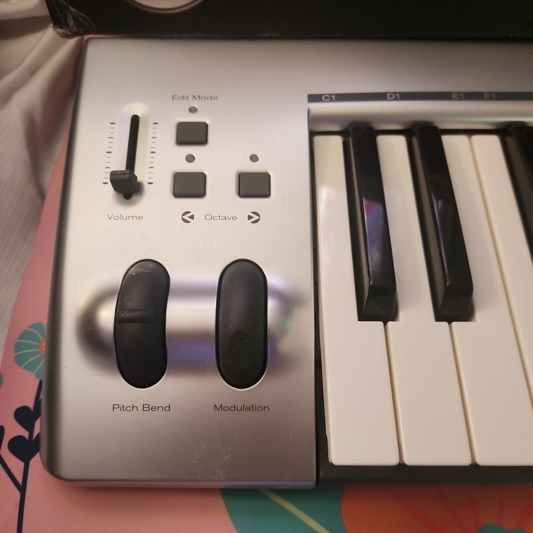 M-Audio KeyStudio 49 Keyboard In Original Box USB Beat Making Piano PC / Mac