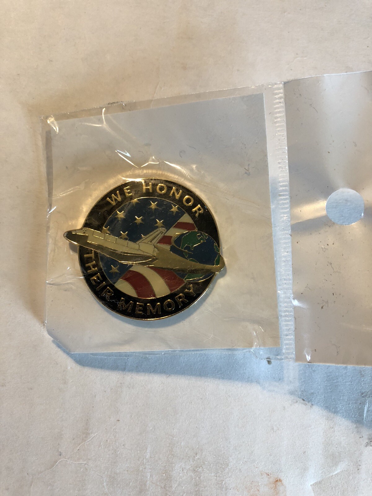 WE HONOR THEIR MEMORY PIN - Space Shuttle Columbia