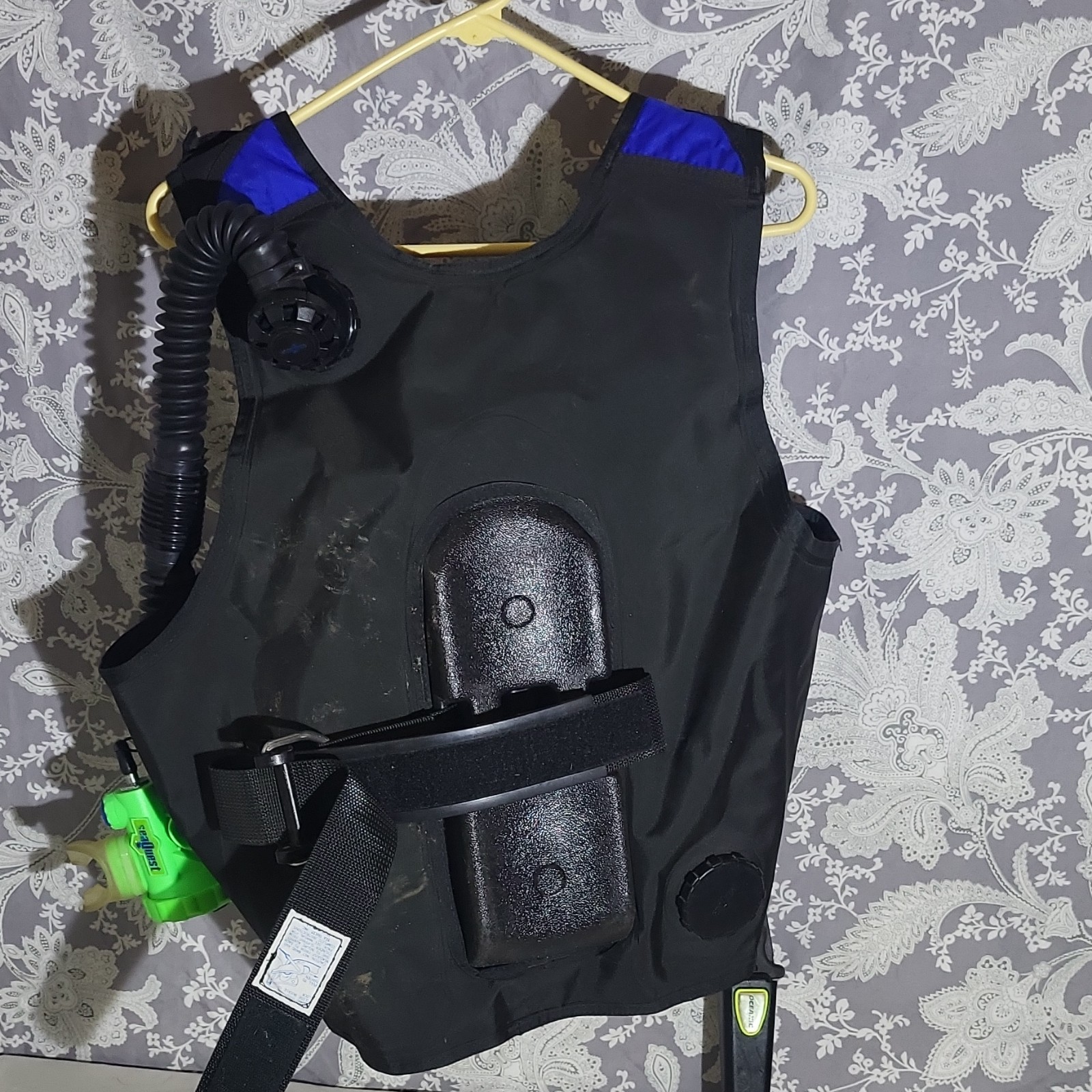 SeaQuest Infinity BCD Medium with Oceanic Probe 420 Stainless Dive Knife