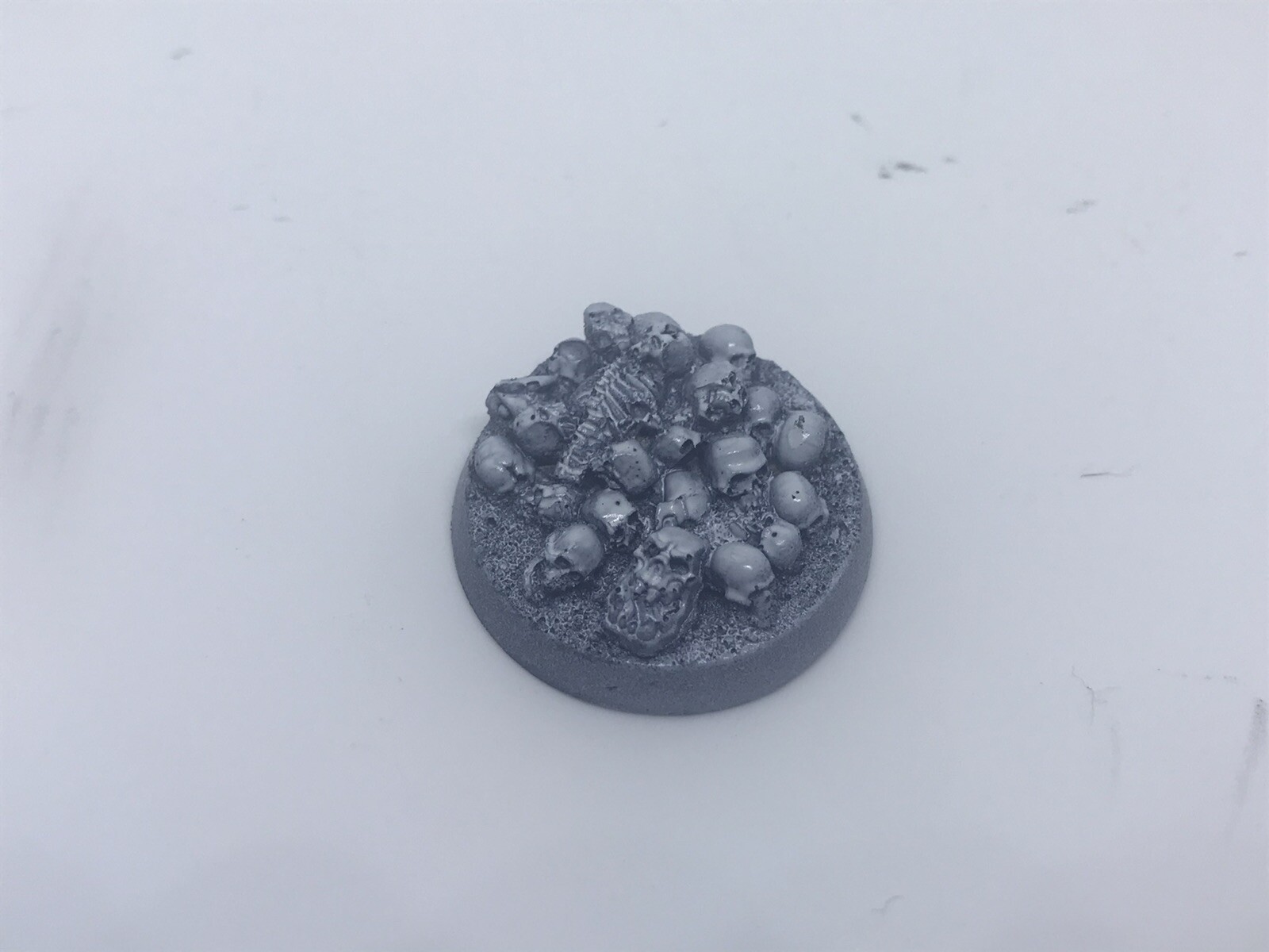 Warhammer Age of Sigmar 40K Custom Bone Field Skulls 32mm round resin base-One