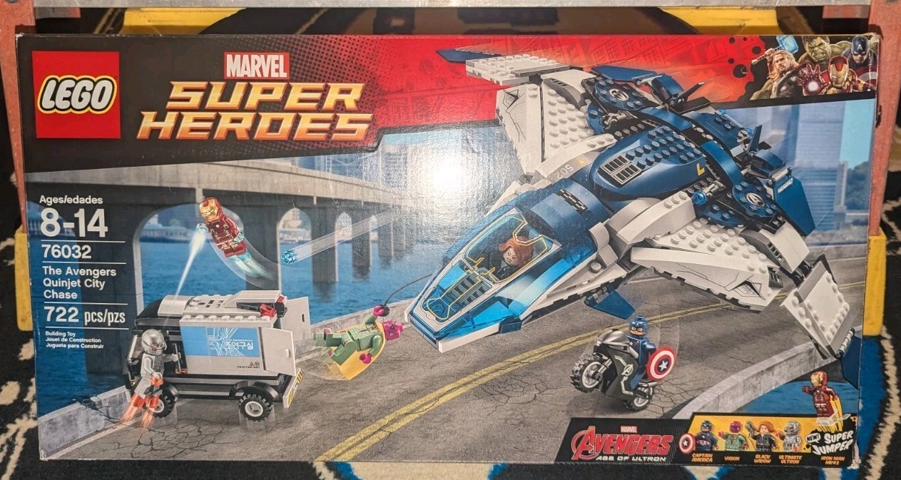 LEGO Marvel Super Heroes: The Avengers Quinjet City Chase (76032) Open Box