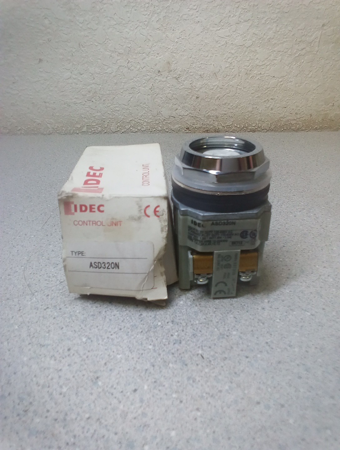 IDEC ASD320N Heavy Duty Pilot Contact