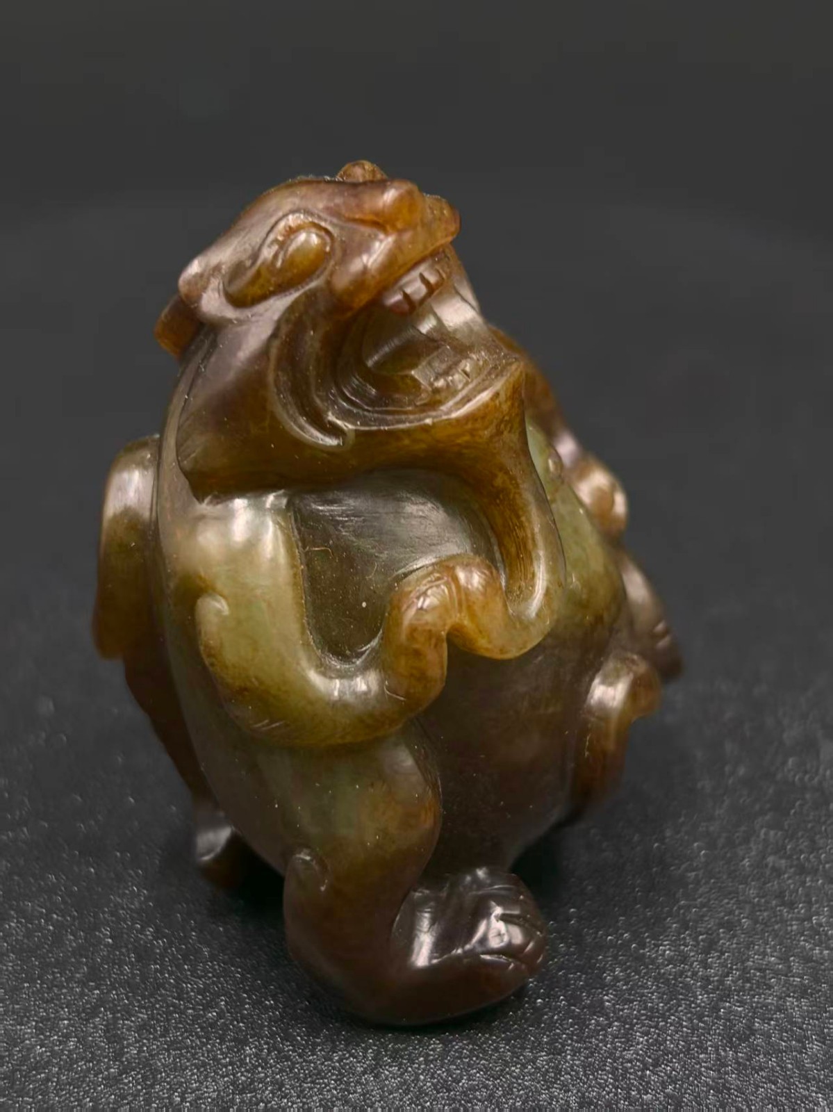 China jade sculpture statue bear figurine pattern green jade pendant statue