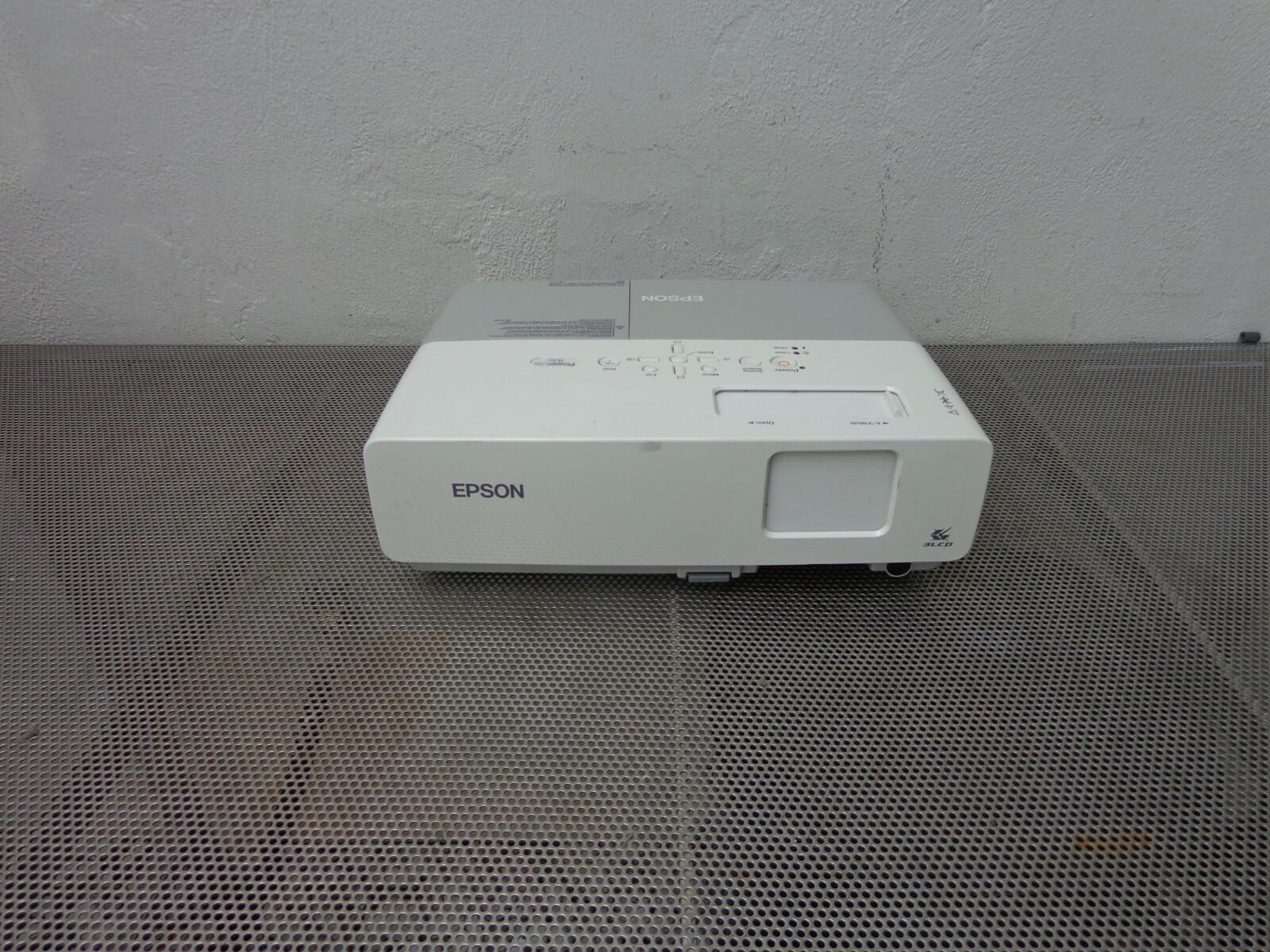 EPSON POWERLITE 83c EMP-83 LCD PROJECTOR