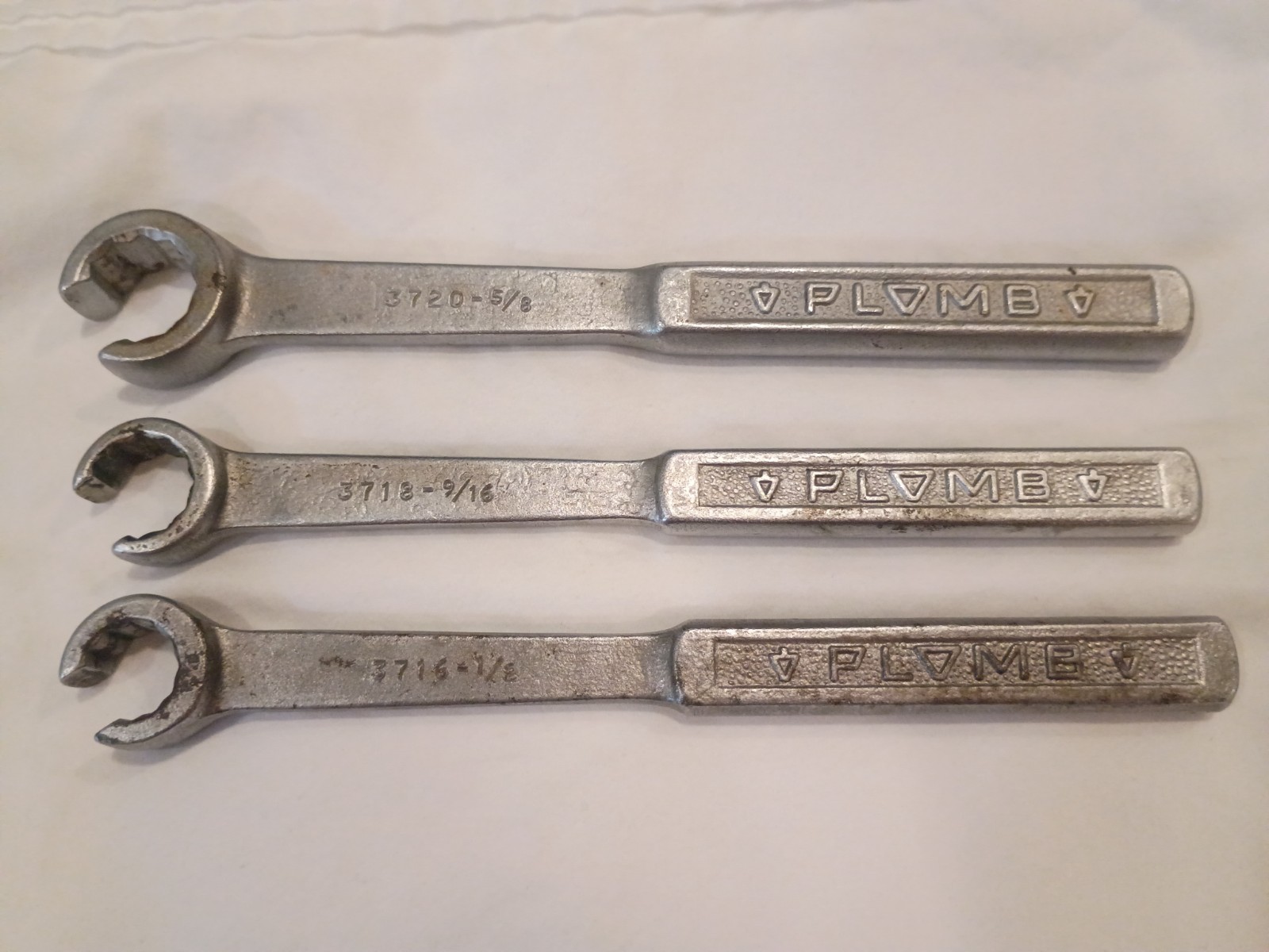 ---PLOMB 5/8 – 9/16 – 1/2 inch pebble grip flare wrenches USA
