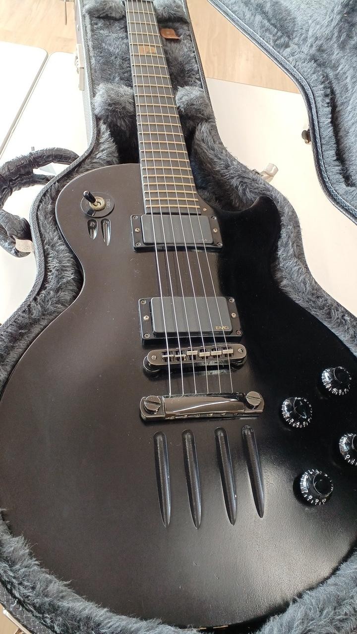 GIBSON LESPAUL MENACE Les Paul type