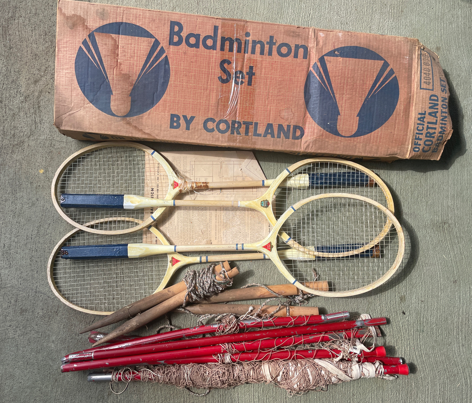 Cortland Victoria Badminton Set w/ 4 Rackets, Original Net/posts/stakes/box Vntg
