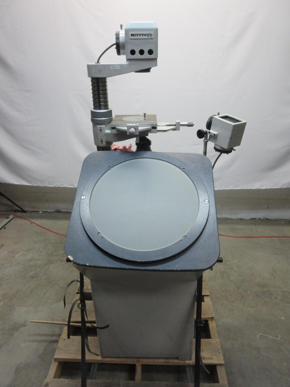 MITUTOYO PV-350 PROFILE PROJECTOR T76578
