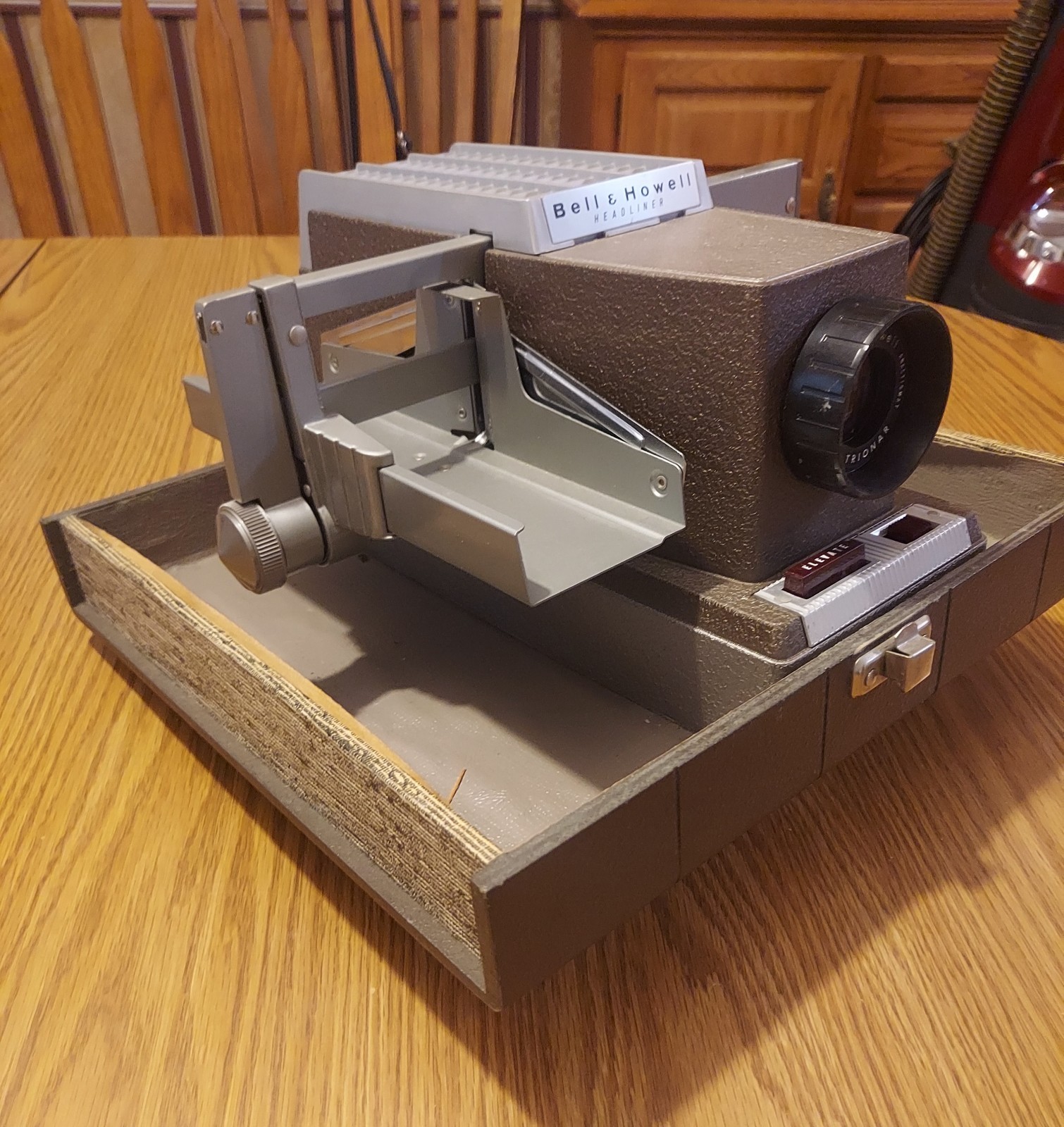 Vintage Bell & Howell Headliner Slide Projector Model 706 With Case